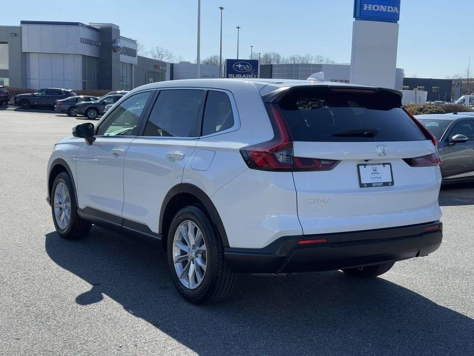 2024 Honda CR V A Perfect Blend of Style, Efficiency, and Reliability - Image 3