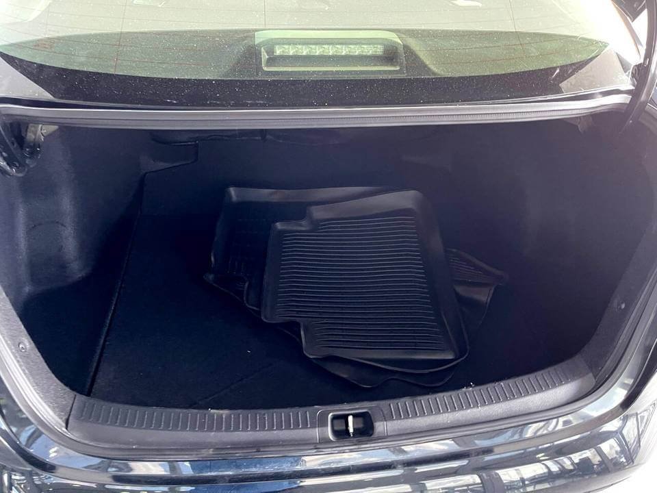 2020 Toyota Corolla Hybrid Double black - Image 5