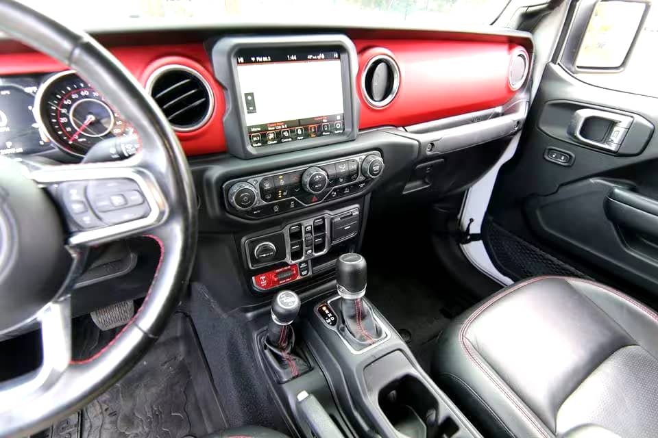 2021 Jeep Gladiator Price : Get Ready to Tackle the Road and Trails - Image 8