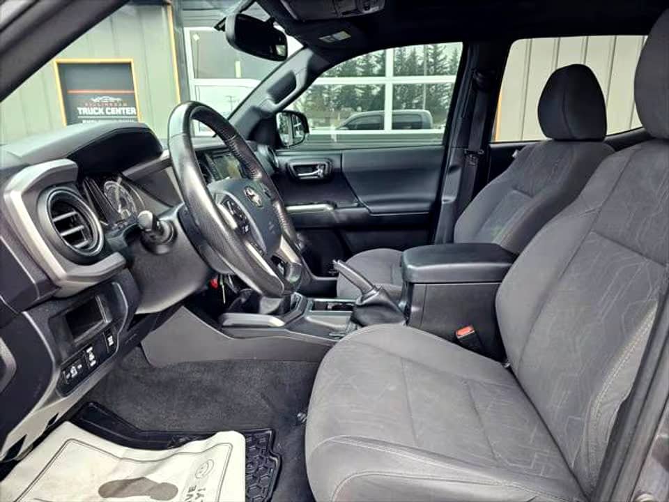 2016 Toyota Tacoma For Sale - Image 9