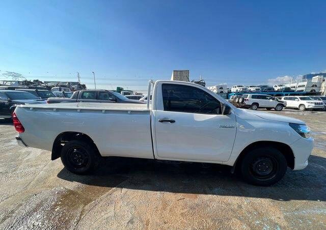 2017 Toyota Hilux Double Cab - Image 4