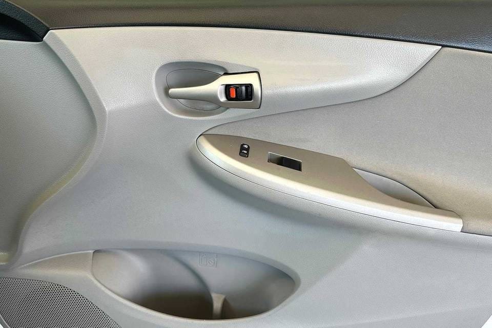 2013 Toyota Corolla Luxury - Image 6