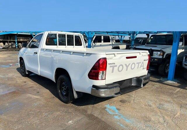 2017 Toyota Hilux Double Cab - Image 3