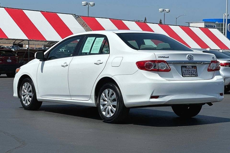 2013 Toyota Corolla Luxury - Image 2