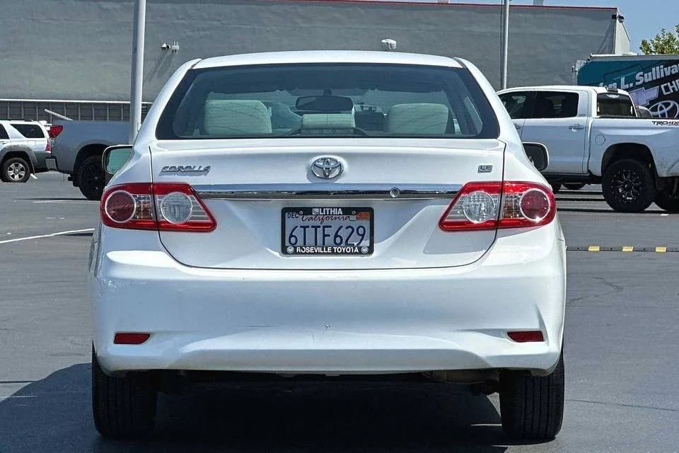 2013 Toyota Corolla Luxury - Image 8