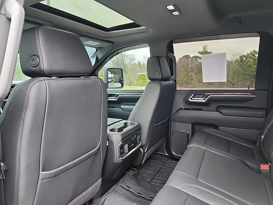 Shop 2024 GMC Sierra 2500 HD -Power, Towing, and Advanced Features - Image 10