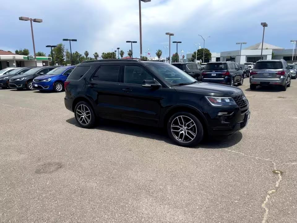 2019 Ford Explorer Sport Luxury - Image 2
