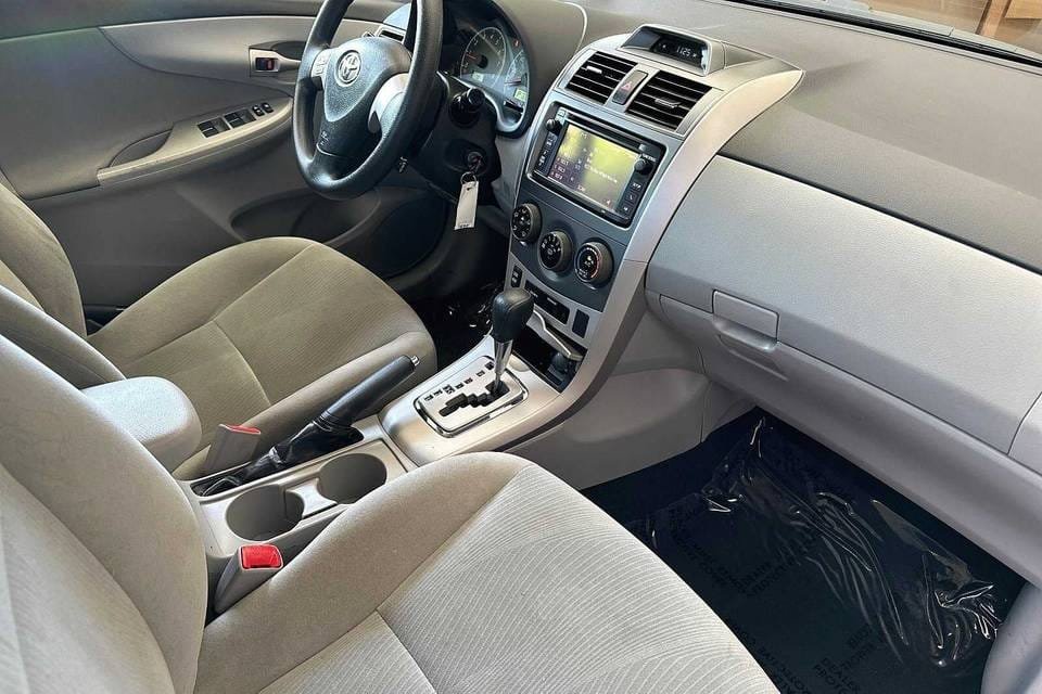 2013 Toyota Corolla Luxury - Image 5